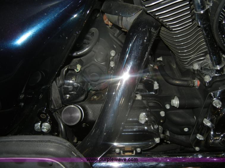 image for item V9977 2001 Harley Davidson USA Ultra Classic motorcycle