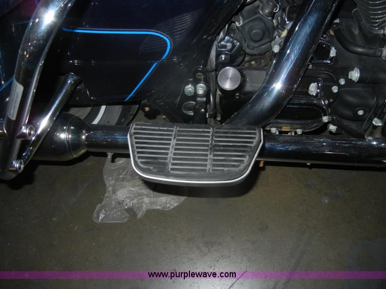 image for item V9977 2001 Harley Davidson USA Ultra Classic motorcycle