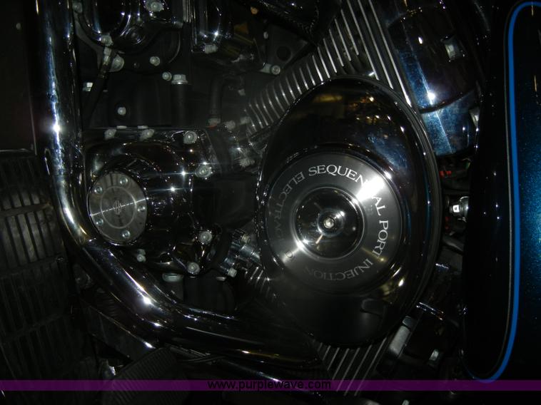 image for item V9977 2001 Harley Davidson USA Ultra Classic motorcycle