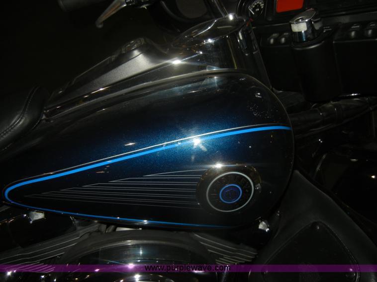 image for item V9977 2001 Harley Davidson USA Ultra Classic motorcycle