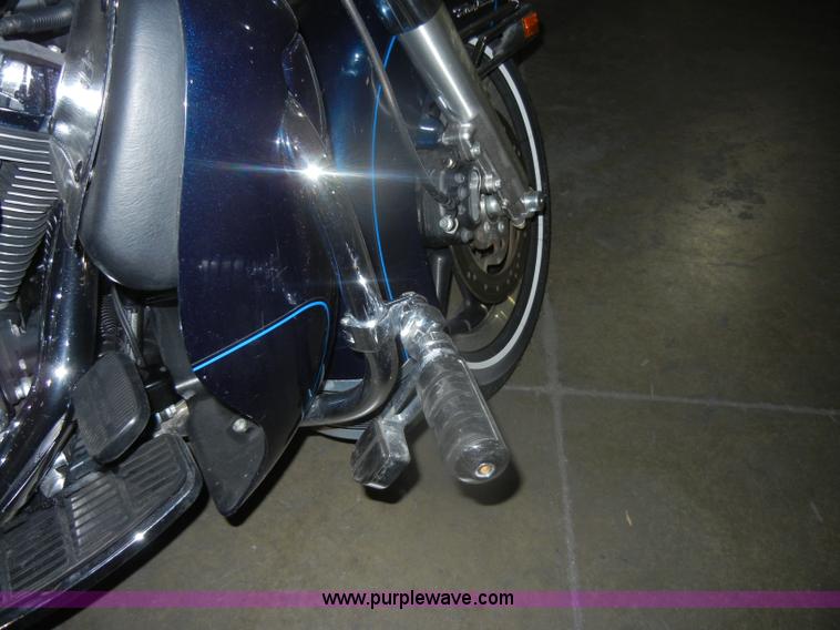 image for item V9977 2001 Harley Davidson USA Ultra Classic motorcycle