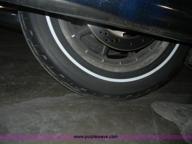 image for item V9977 2001 Harley Davidson USA Ultra Classic motorcycle