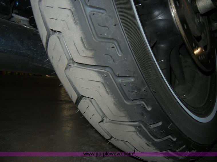 image for item V9977 2001 Harley Davidson USA Ultra Classic motorcycle