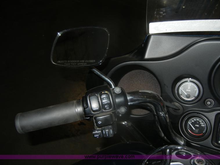 image for item V9977 2001 Harley Davidson USA Ultra Classic motorcycle