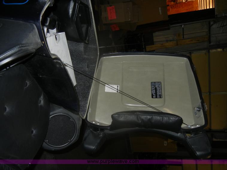 image for item V9977 2001 Harley Davidson USA Ultra Classic motorcycle