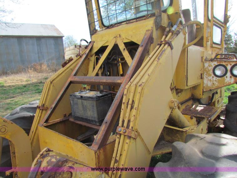 image for item B1665 International 3850D wheel loader