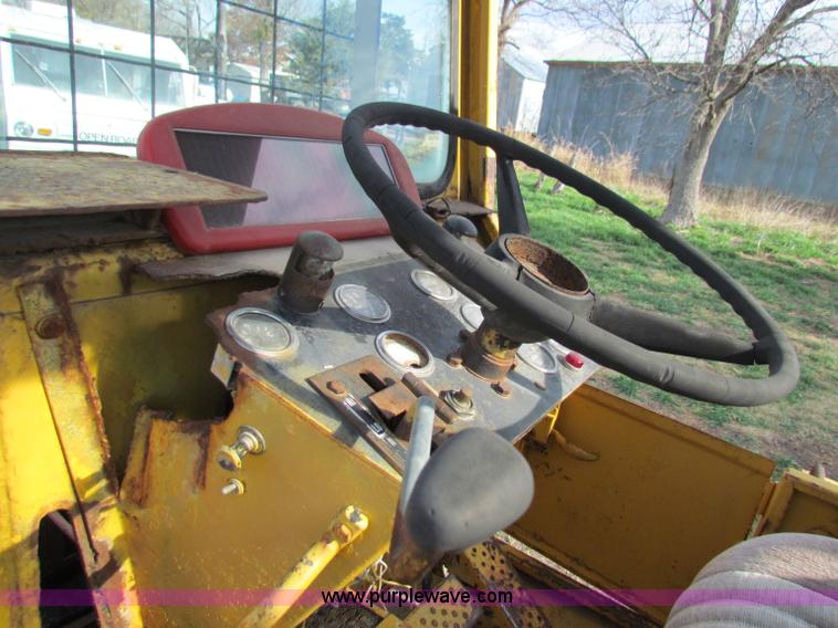 image for item B1665 International 3850D wheel loader