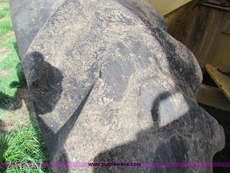 image for item B1665 International 3850D wheel loader