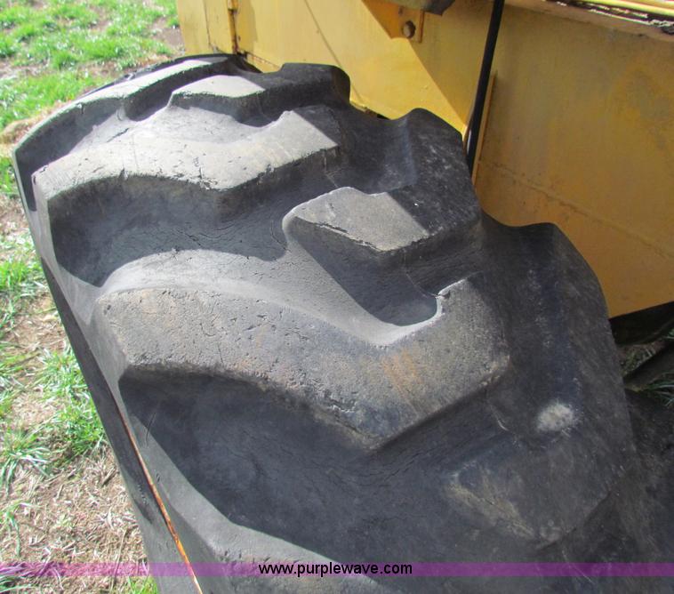 image for item B1665 International 3850D wheel loader