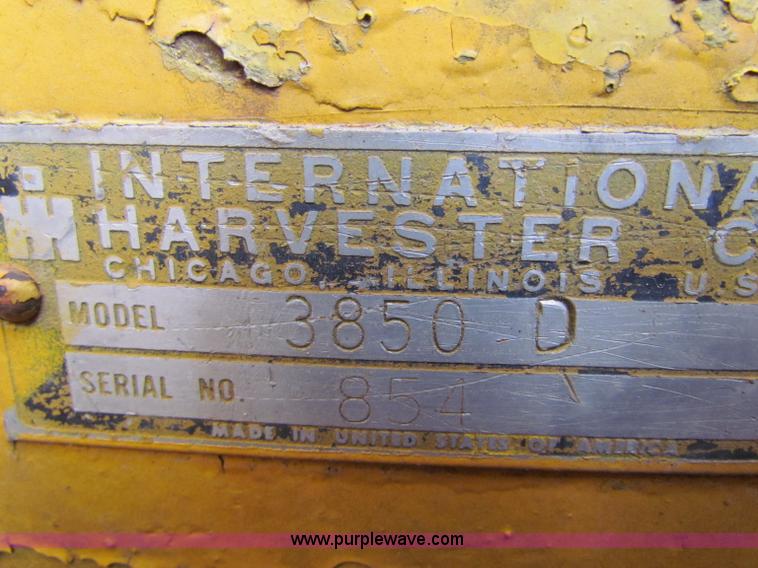 image for item B1665 International 3850D wheel loader