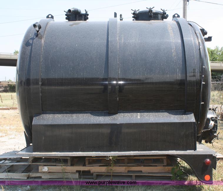 image for item B6791 2005 Progress 2,500 gallon aluminum vacuum tank bed
