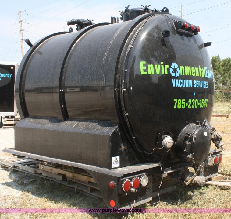 image for item B6791 2005 Progress 2,500 gallon aluminum vacuum tank bed