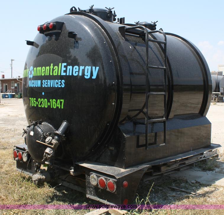 image for item B6791 2005 Progress 2,500 gallon aluminum vacuum tank bed