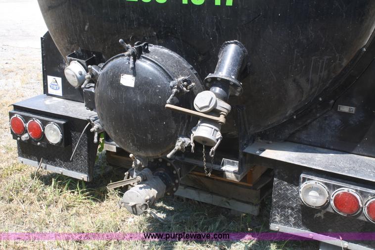 image for item B6791 2005 Progress 2,500 gallon aluminum vacuum tank bed