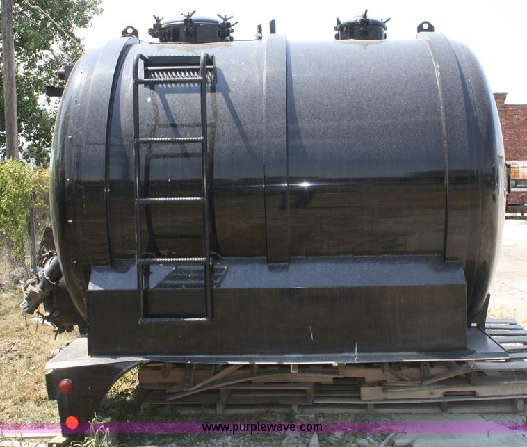 image for item B6791 2005 Progress 2,500 gallon aluminum vacuum tank bed