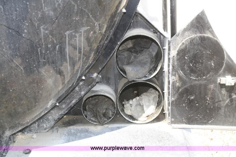 image for item B6791 2005 Progress 2,500 gallon aluminum vacuum tank bed