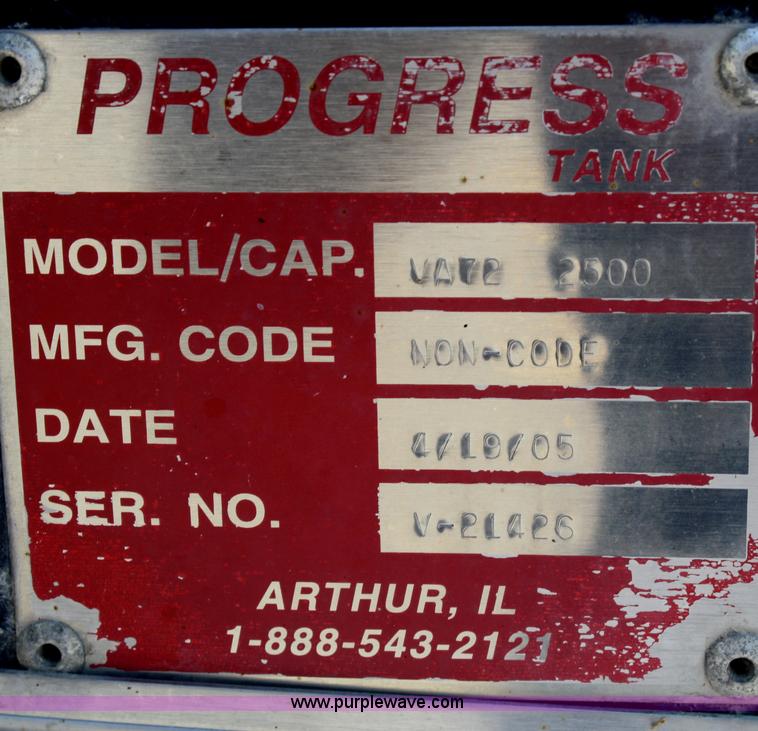 image for item B6791 2005 Progress 2,500 gallon aluminum vacuum tank bed