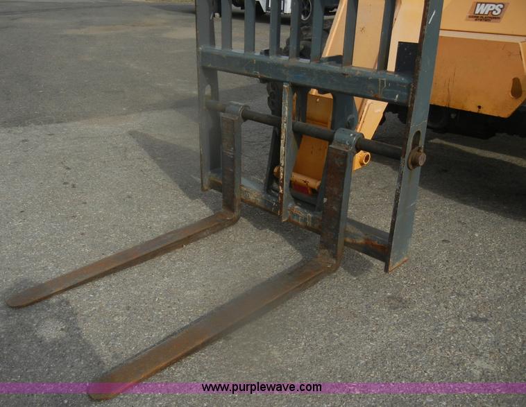 image for item D4652 2006 Mustang 634 telehandler