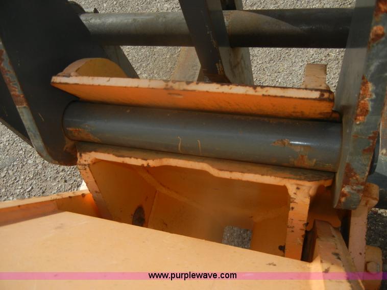 image for item D4652 2006 Mustang 634 telehandler