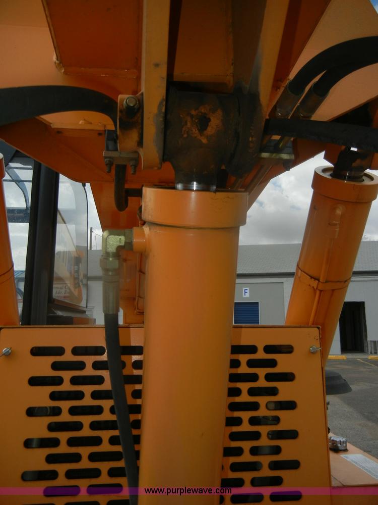 image for item D4652 2006 Mustang 634 telehandler