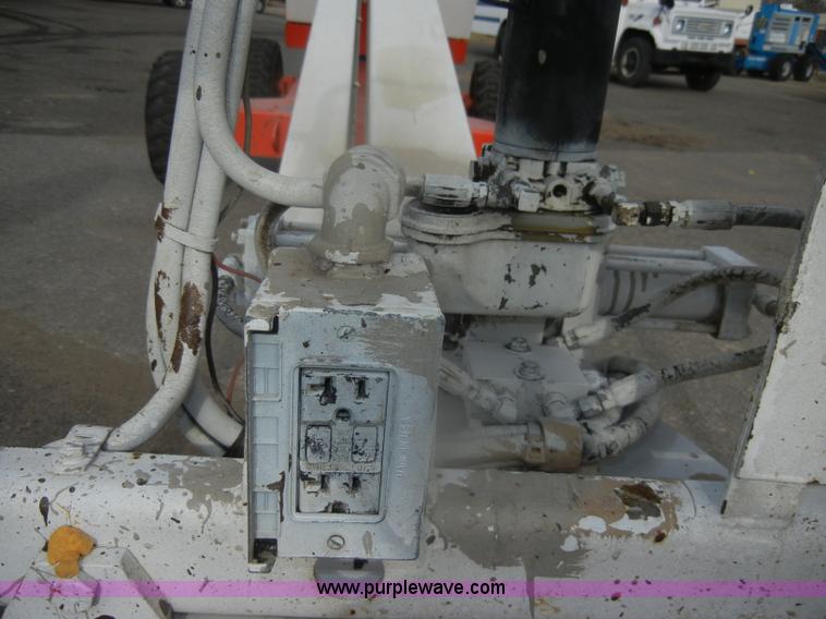 image for item D4653 1999 Snorkel TB37 boom lift