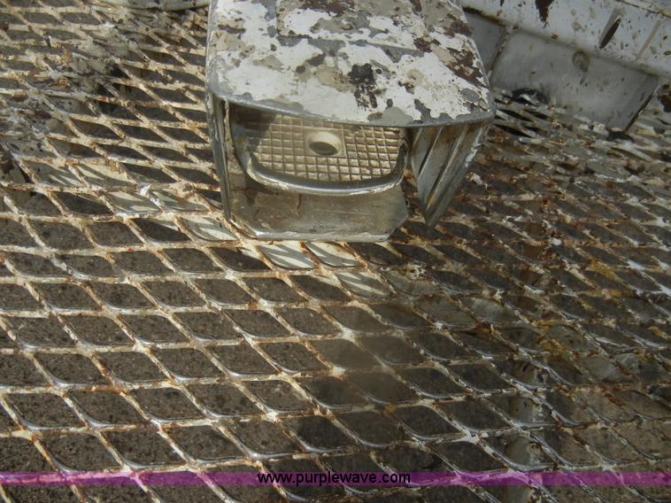 image for item D4653 1999 Snorkel TB37 boom lift