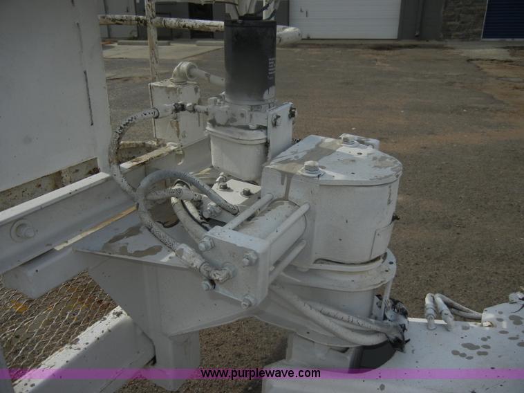 image for item D4653 1999 Snorkel TB37 boom lift