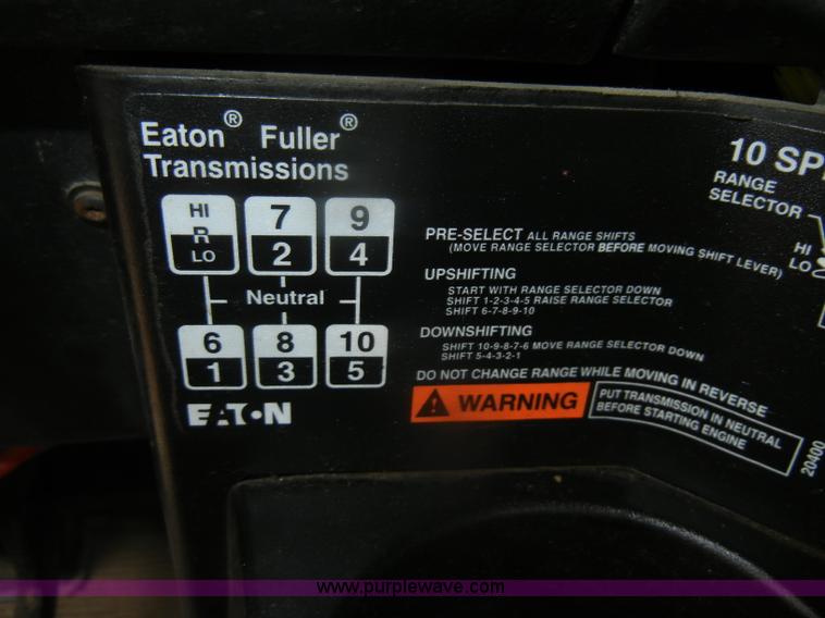 image for item D4657 2000 Freightliner semi truck