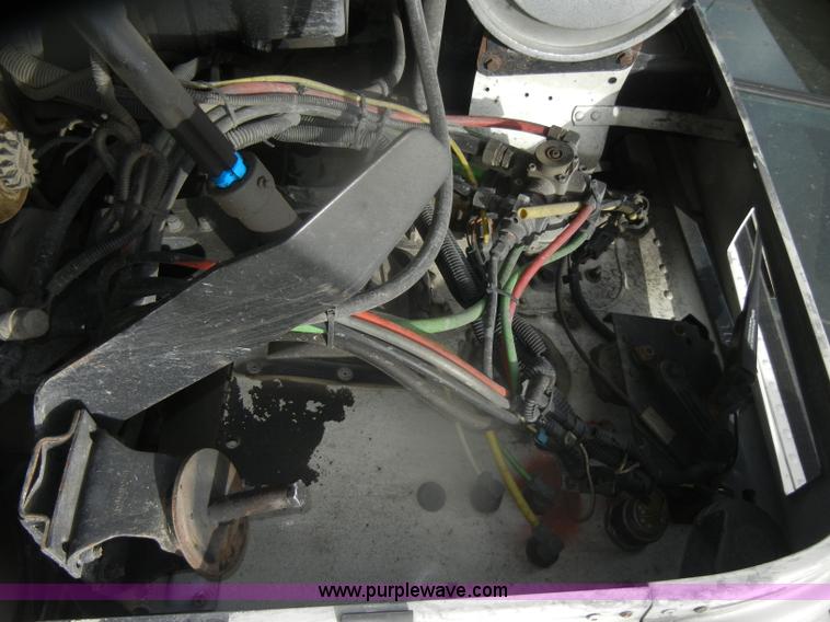 image for item D4657 2000 Freightliner semi truck