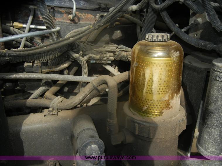 image for item D4657 2000 Freightliner semi truck