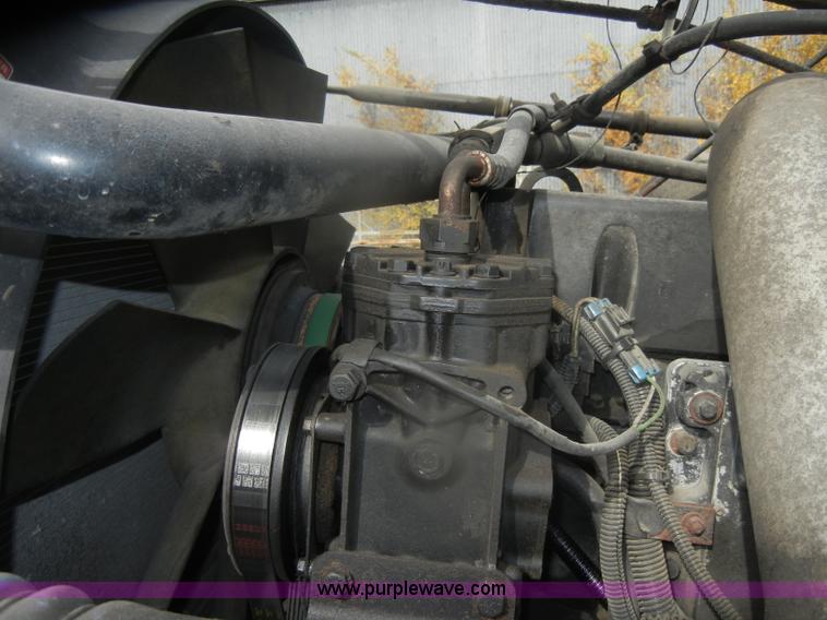 image for item D4657 2000 Freightliner semi truck