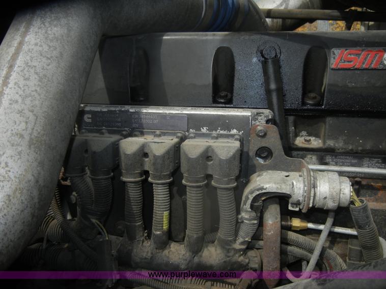 image for item D4657 2000 Freightliner semi truck