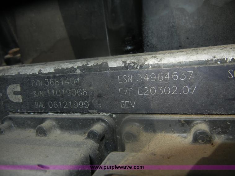 image for item D4657 2000 Freightliner semi truck