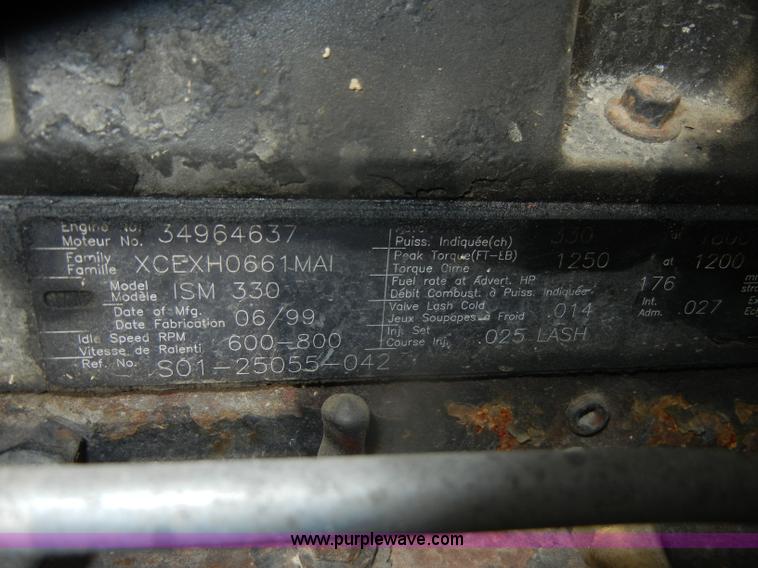 image for item D4657 2000 Freightliner semi truck