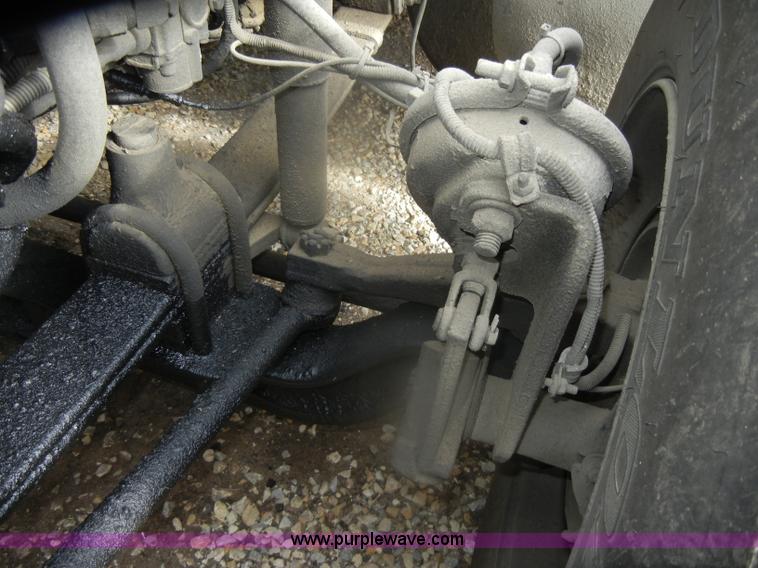 image for item D4657 2000 Freightliner semi truck