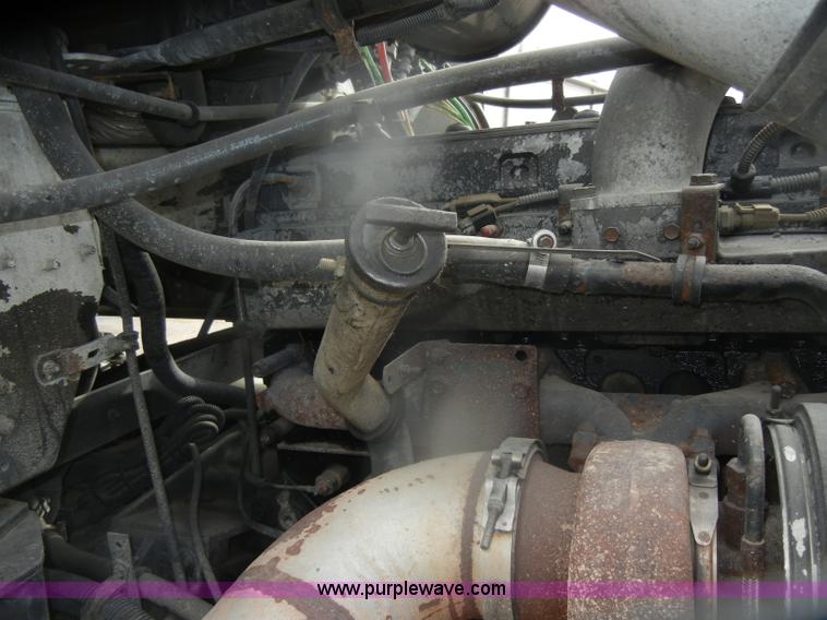 image for item D4657 2000 Freightliner semi truck