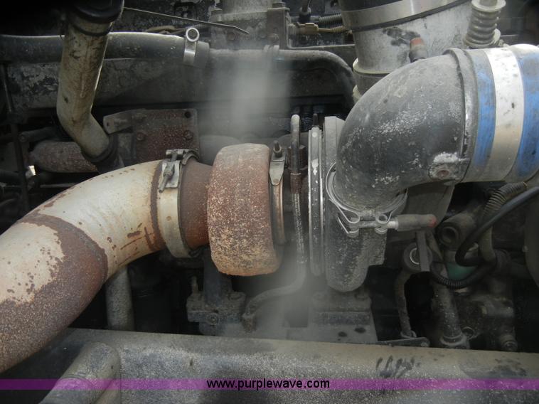 image for item D4657 2000 Freightliner semi truck