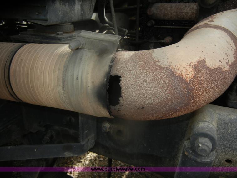 image for item D4657 2000 Freightliner semi truck