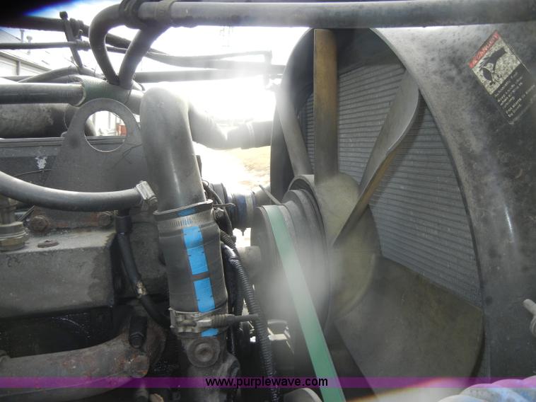 image for item D4657 2000 Freightliner semi truck