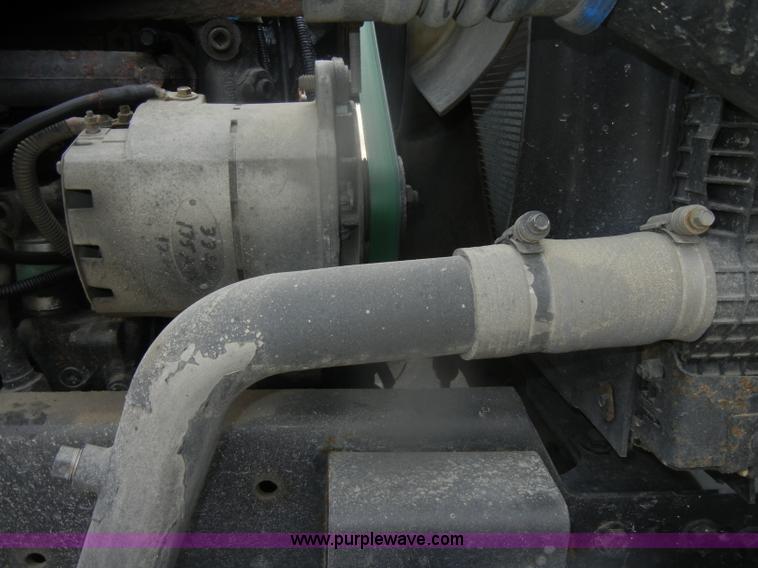 image for item D4657 2000 Freightliner semi truck