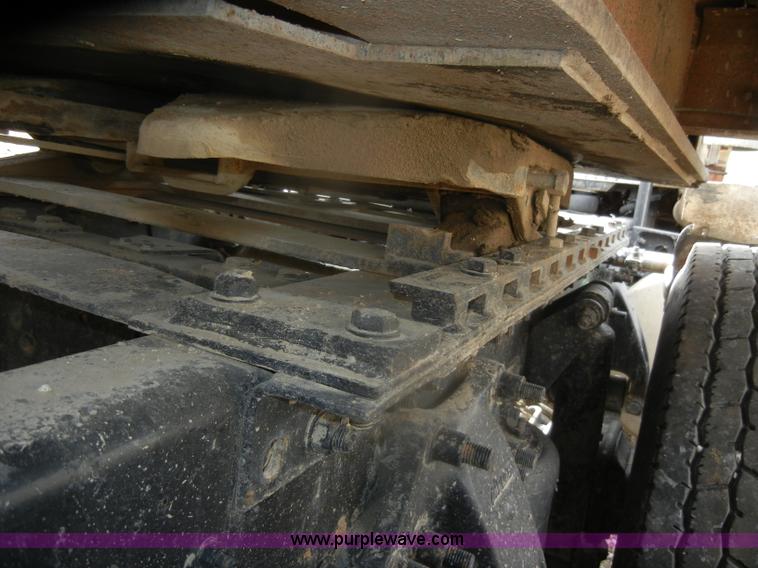 image for item D4657 2000 Freightliner semi truck