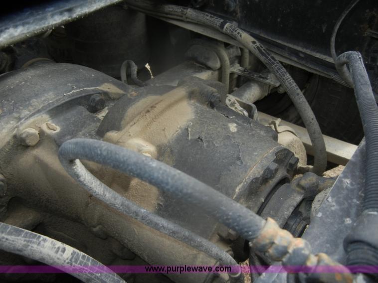 image for item D4657 2000 Freightliner semi truck