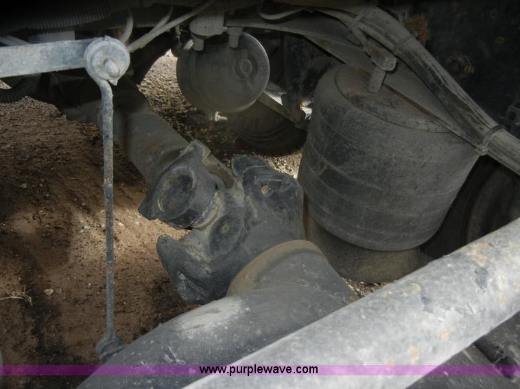 image for item D4657 2000 Freightliner semi truck