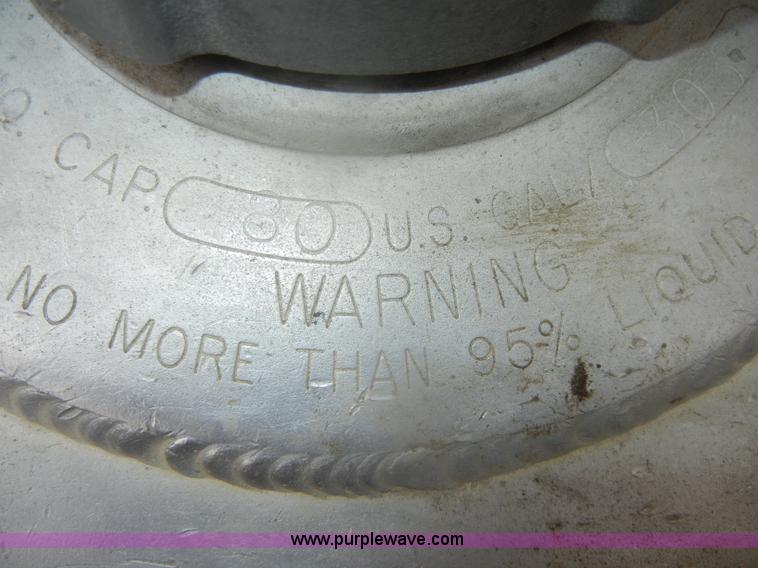 image for item D4657 2000 Freightliner semi truck