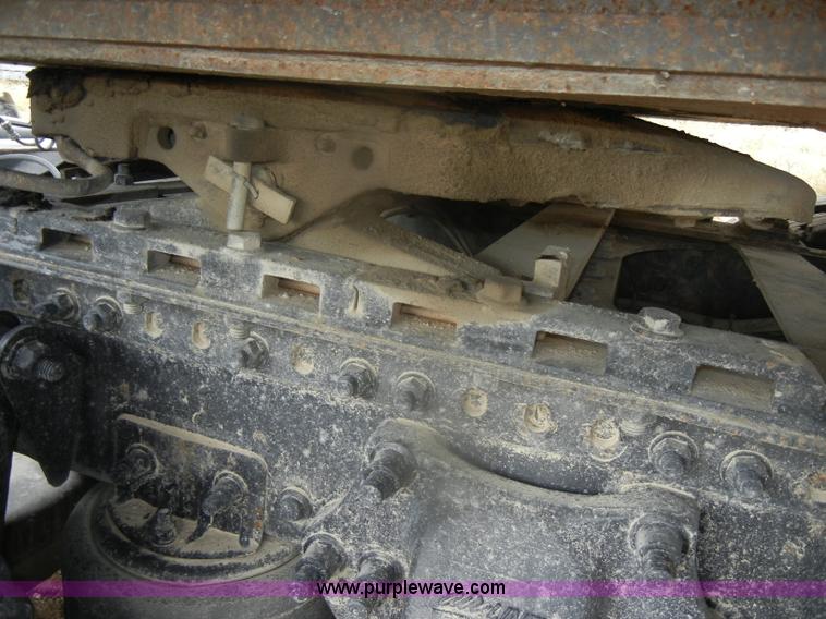 image for item D4657 2000 Freightliner semi truck