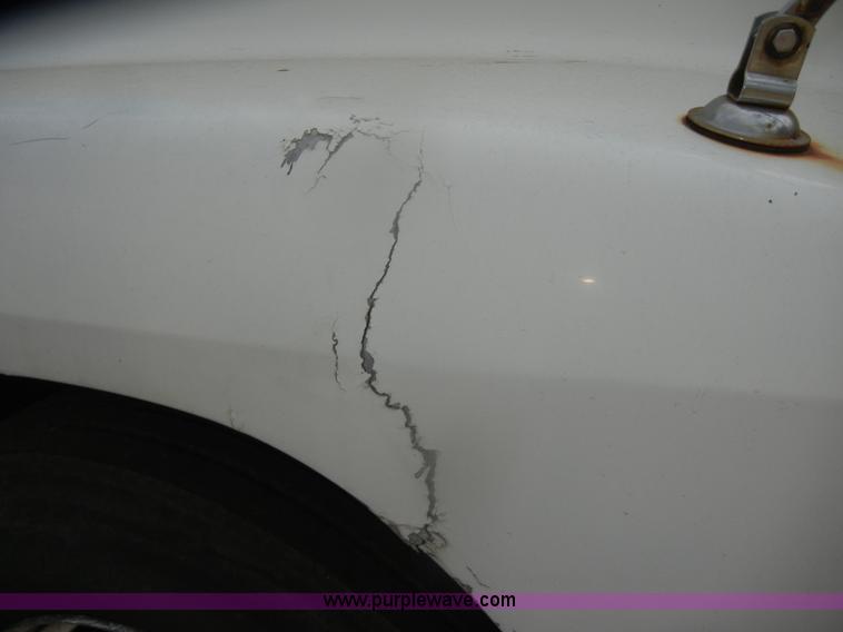 image for item D4657 2000 Freightliner semi truck