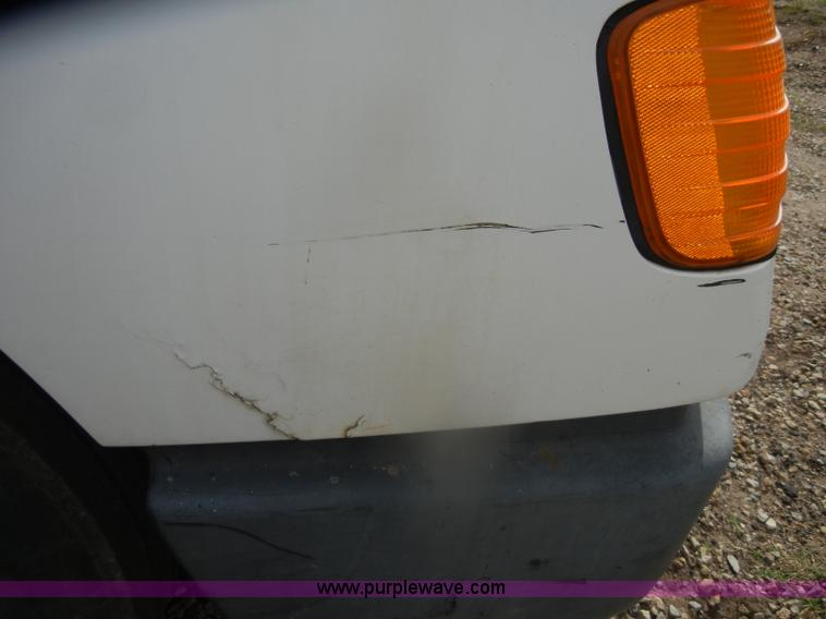 image for item D4657 2000 Freightliner semi truck