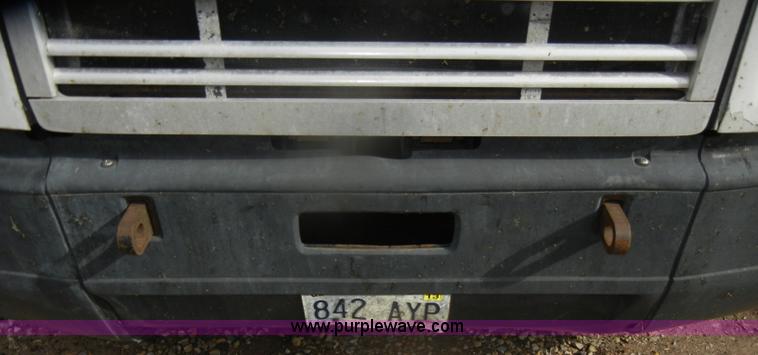 image for item D4657 2000 Freightliner semi truck