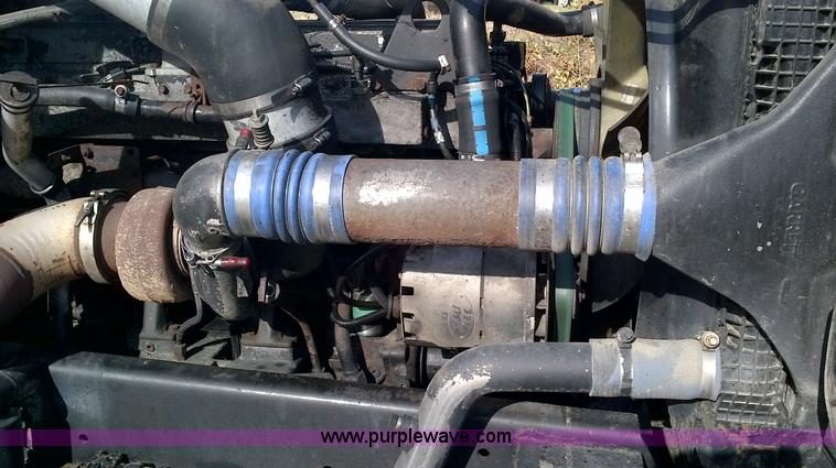 image for item D4657 2000 Freightliner semi truck