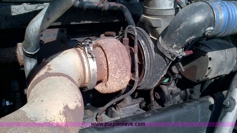 image for item D4657 2000 Freightliner semi truck